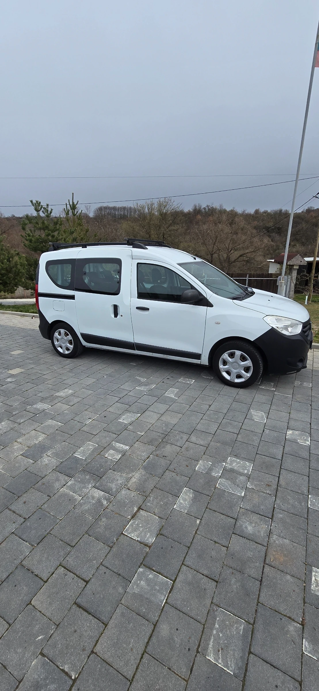 Dacia Duster 1.6 Бензин Газ, снимка 5 - Автомобили и джипове - 54043940