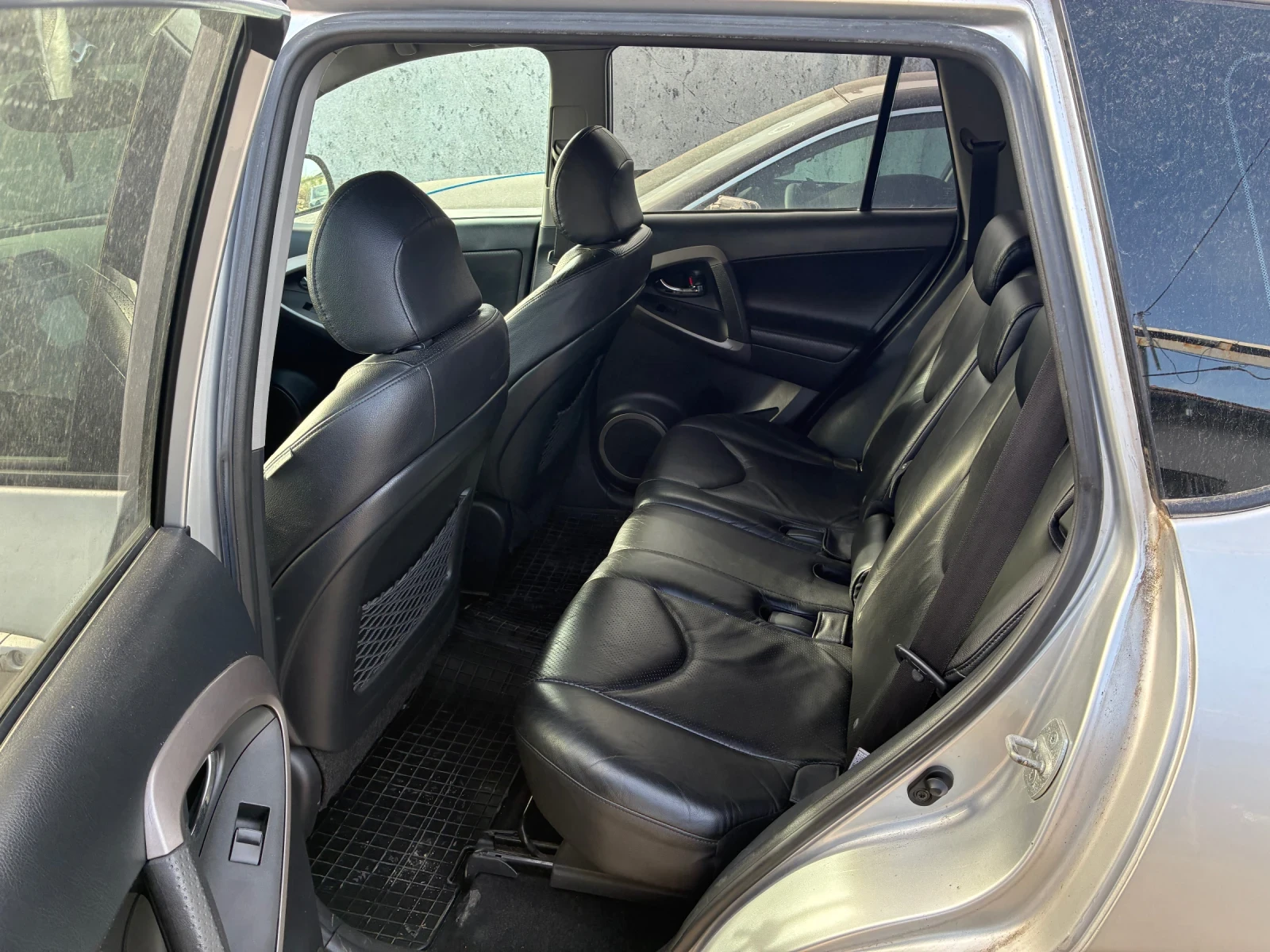 Toyota Rav4 2.2 D-4D 136hp Италия, снимка 9 - Автомобили и джипове - 54570165
