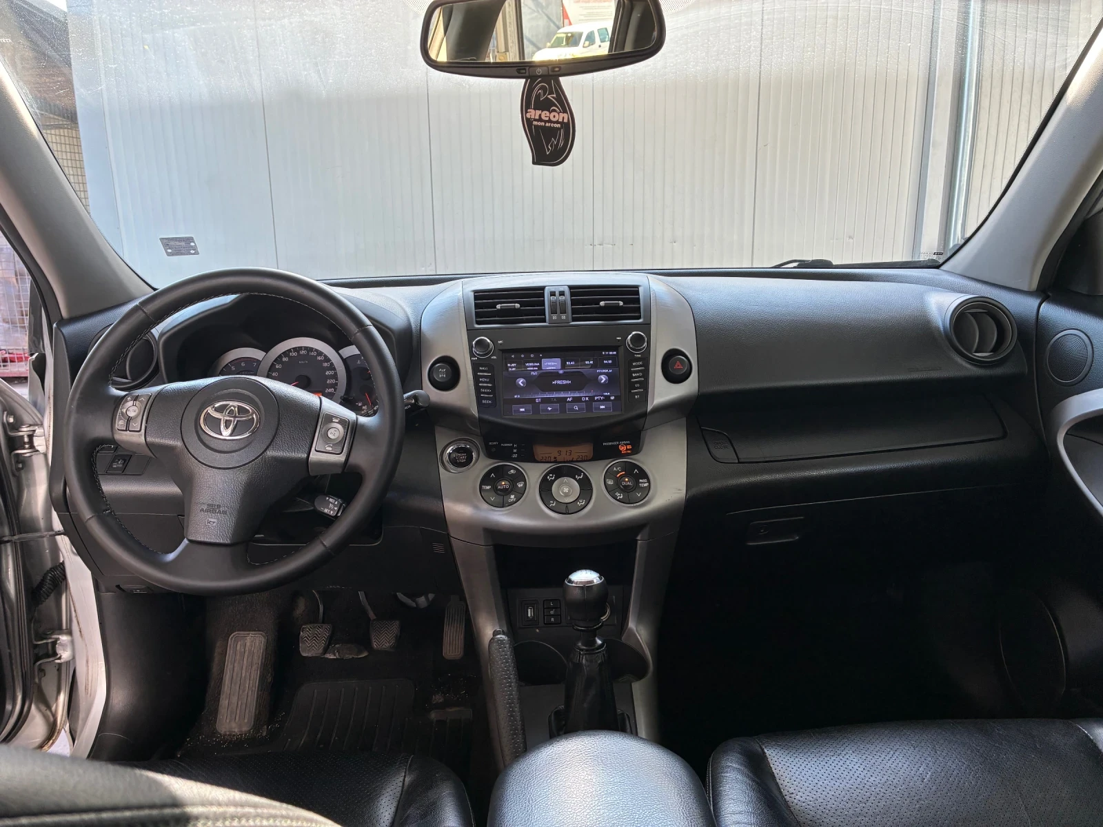 Toyota Rav4 2.2 D-4D 136hp Италия, снимка 6 - Автомобили и джипове - 54570165