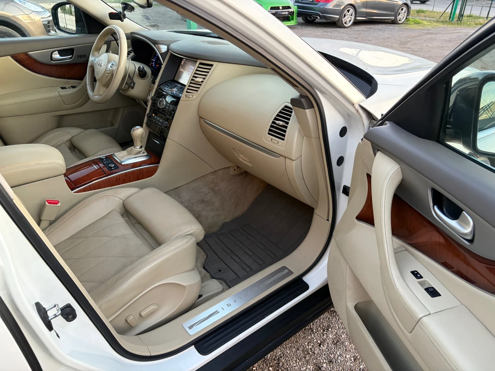 Infiniti QX70, снимка 15 - Автомобили и джипове - 54316332