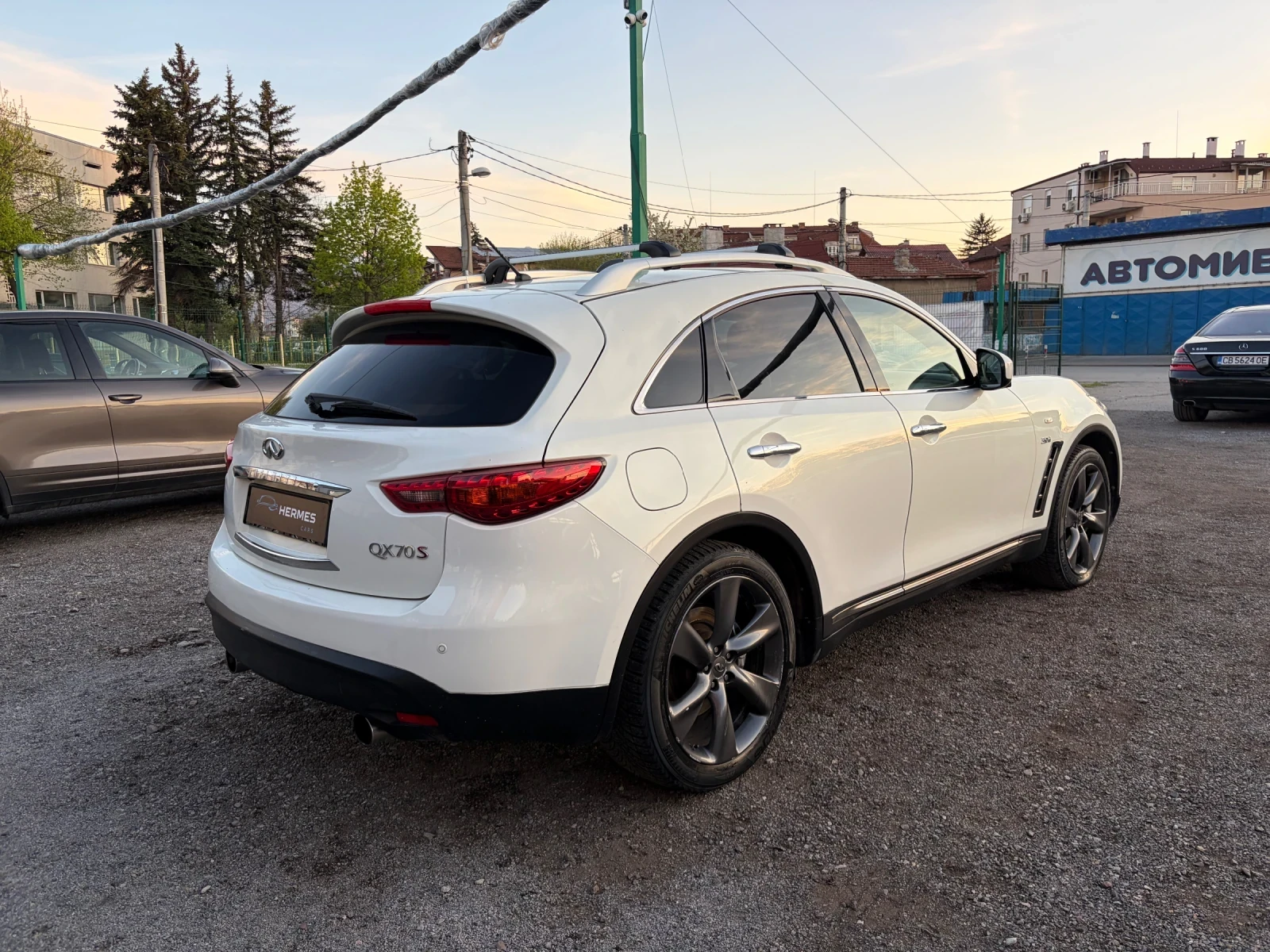 Infiniti QX70, снимка 5 - Автомобили и джипове - 54316332