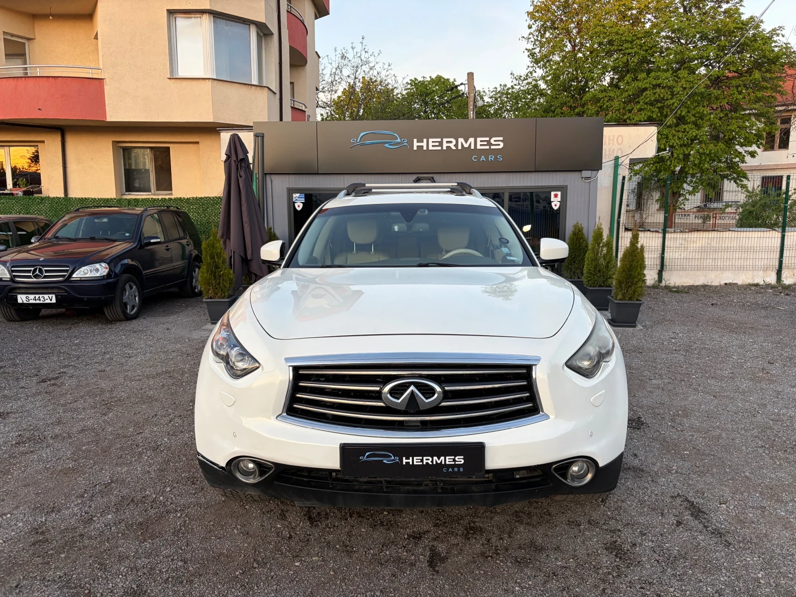 Infiniti QX70, снимка 2 - Автомобили и джипове - 54316332