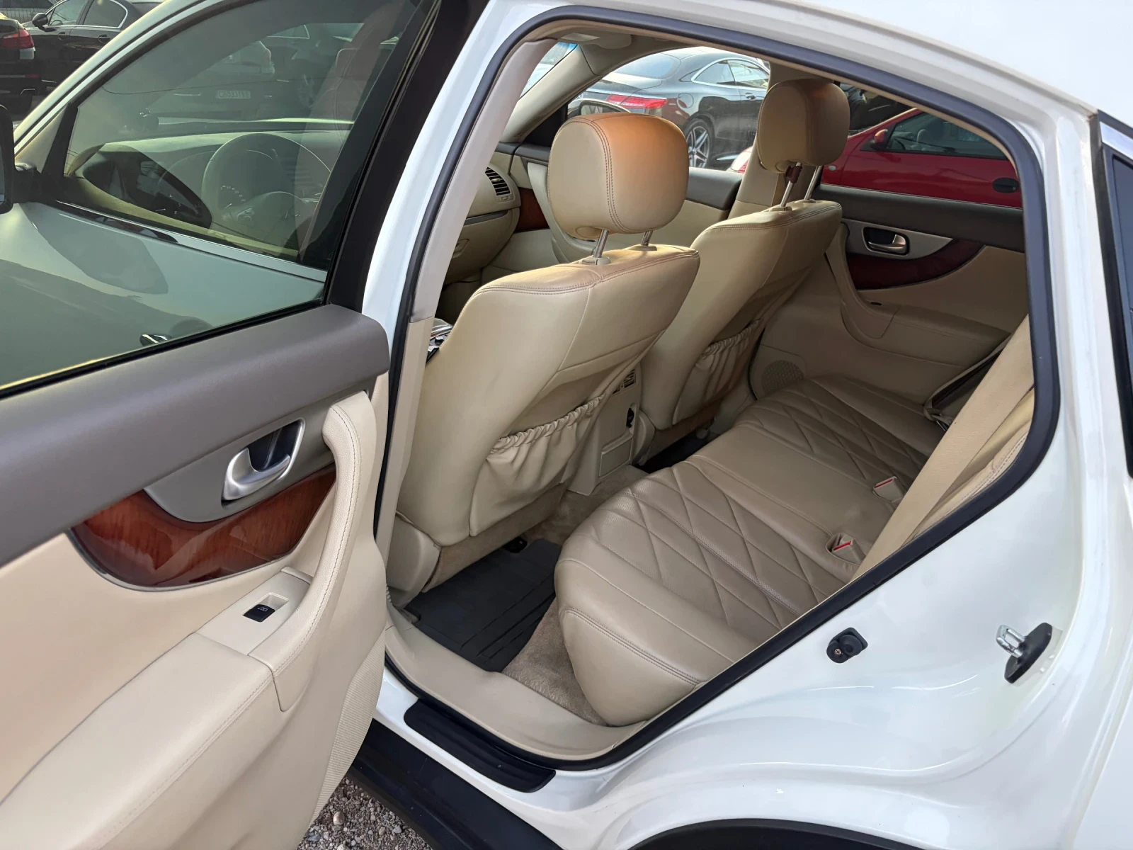 Infiniti QX70, снимка 13 - Автомобили и джипове - 54316332