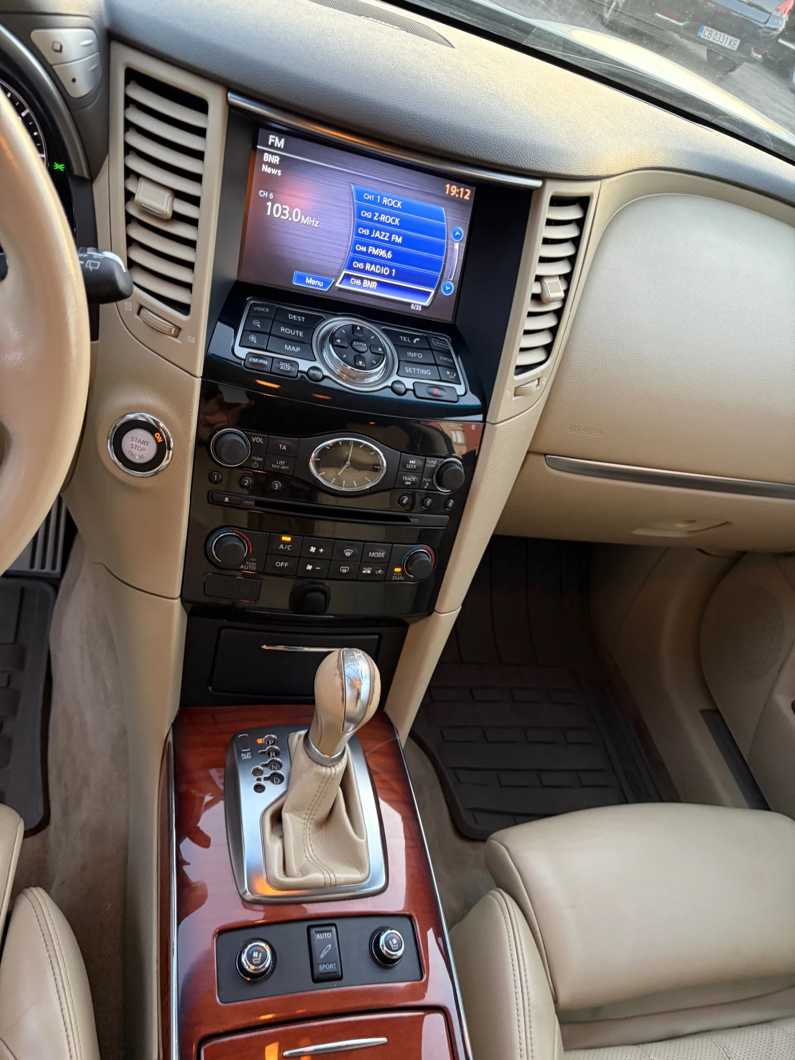 Infiniti QX70, снимка 11 - Автомобили и джипове - 54316332