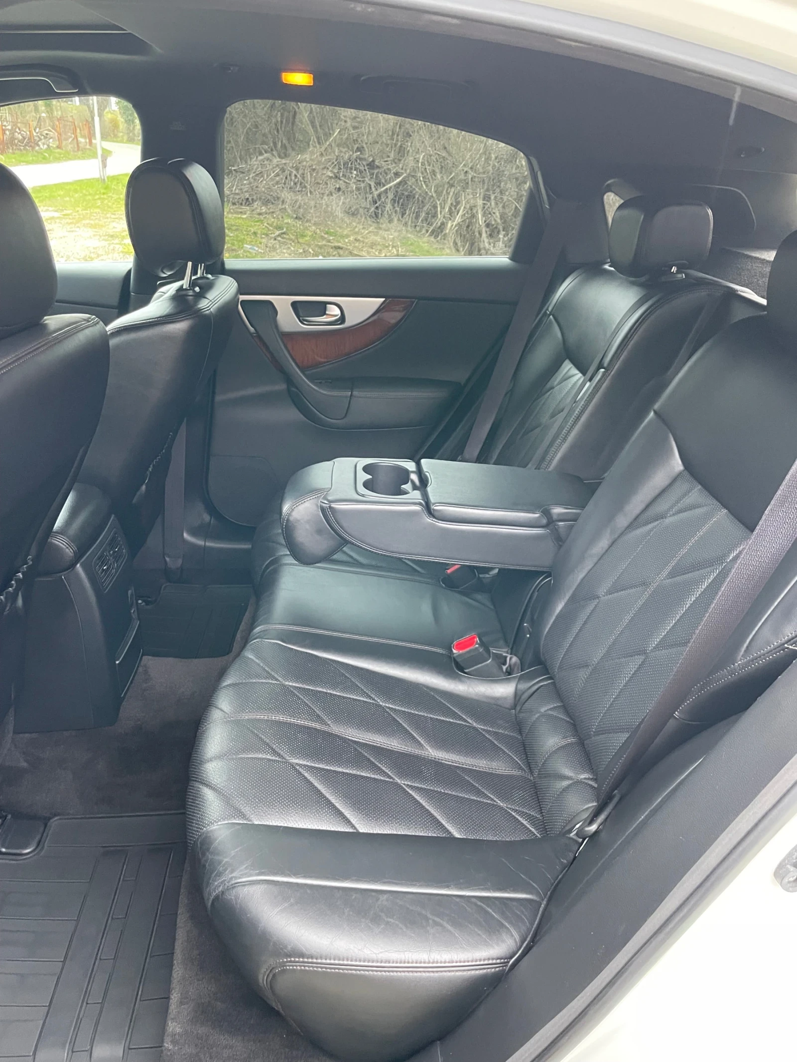 Infiniti QX70 FX30d* 360* distr* oduh* lane* , снимка 10 - Автомобили и джипове - 54640527