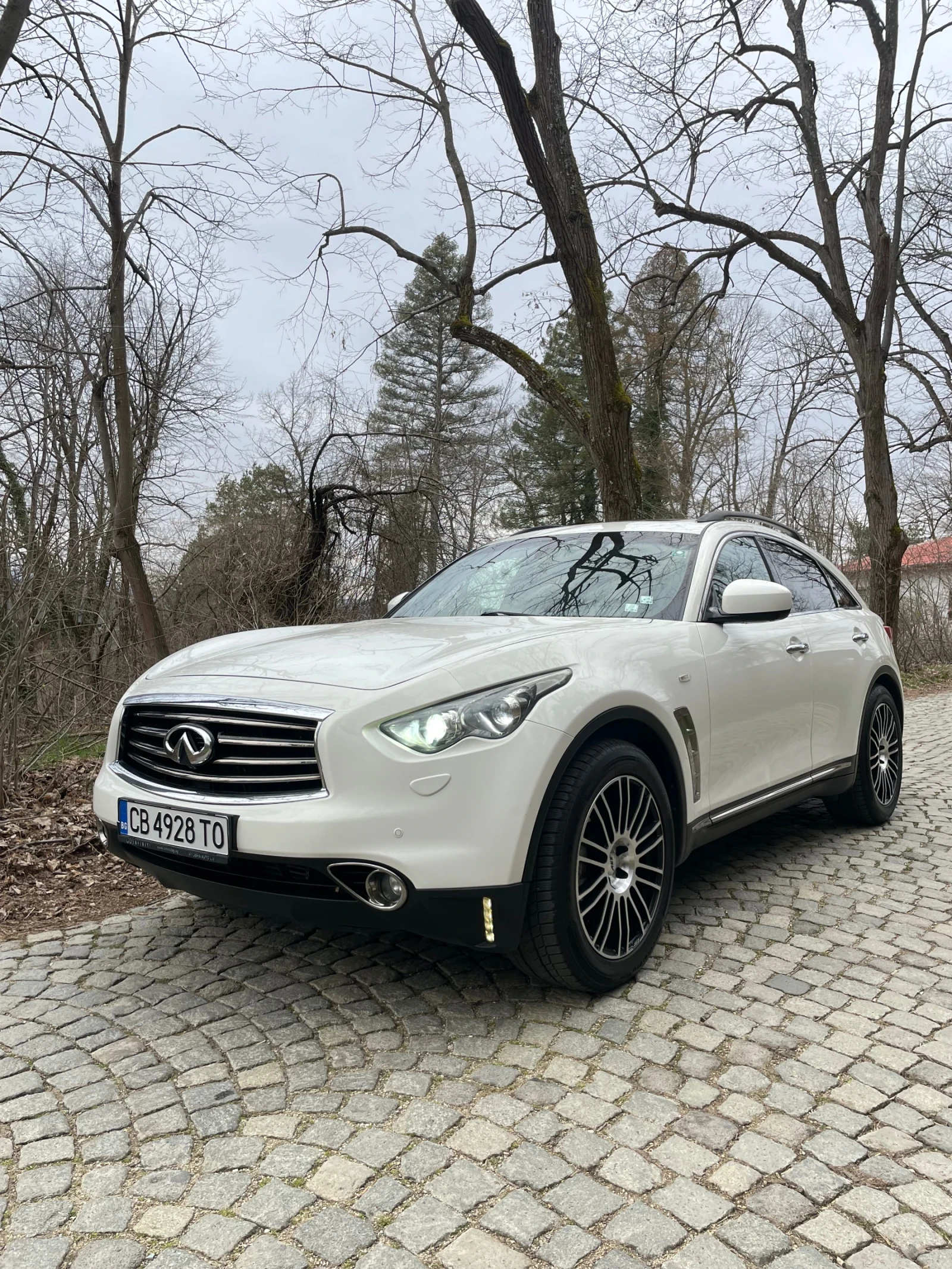 Infiniti QX70 FX30d* 360* distr* oduh* lane* , снимка 3 - Автомобили и джипове - 54640527
