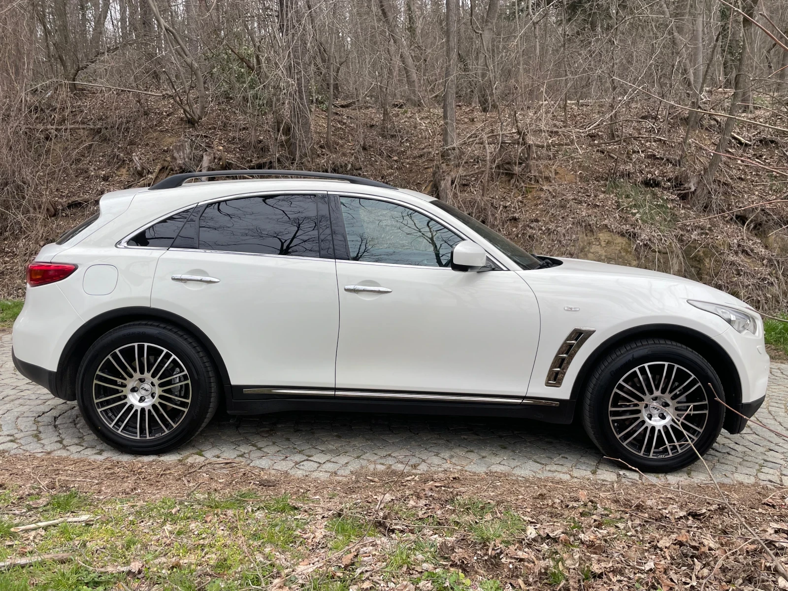 Infiniti QX70 FX30d* 360* distr* oduh* lane* , снимка 6 - Автомобили и джипове - 54640527