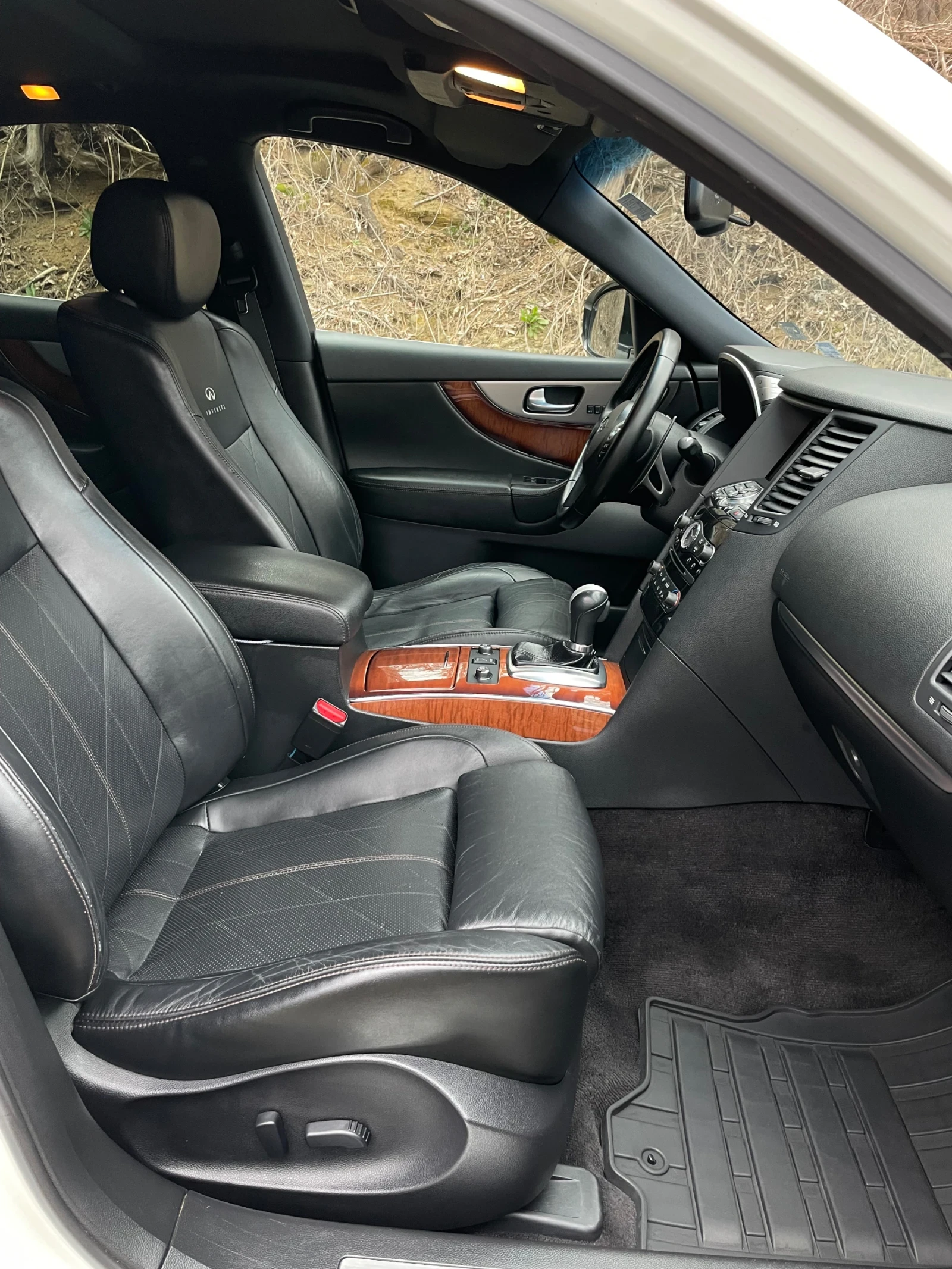 Infiniti QX70 FX30d* 360* distr* oduh* lane* , снимка 9 - Автомобили и джипове - 54640527