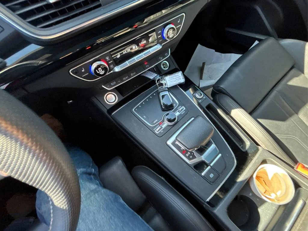 Audi Q5 Technik 45 TFSI* CARFAX* ОПЦИЯ ЗА ФИНАНСИРАНЕ* , снимка 12 - Автомобили и джипове - 56214162