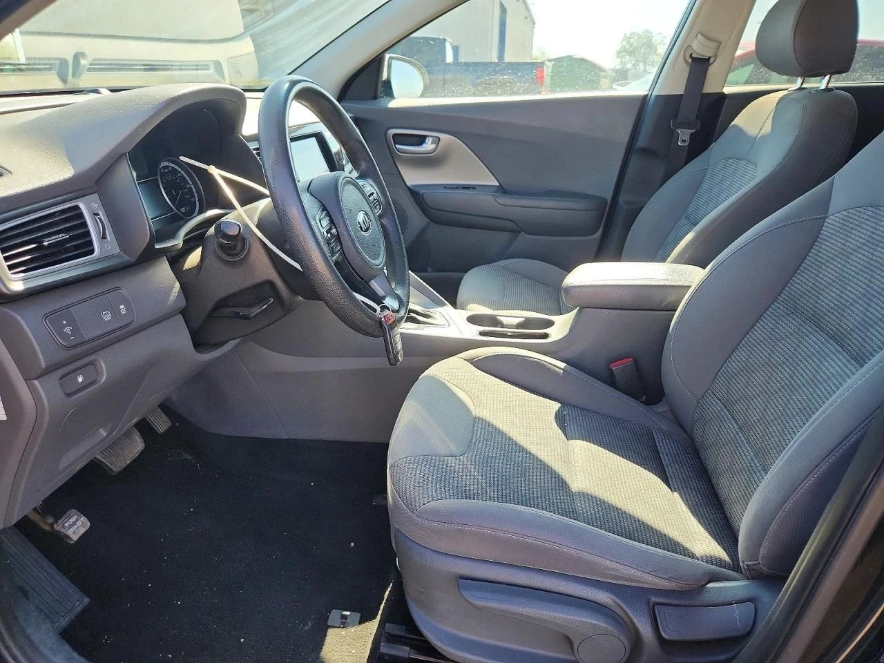Kia Niro, снимка 7 - Автомобили и джипове - 56689751