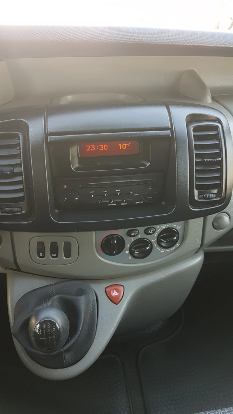 Renault Trafic 2.0DCI 115кс, снимка 12 - Бусове и автобуси - 47875957