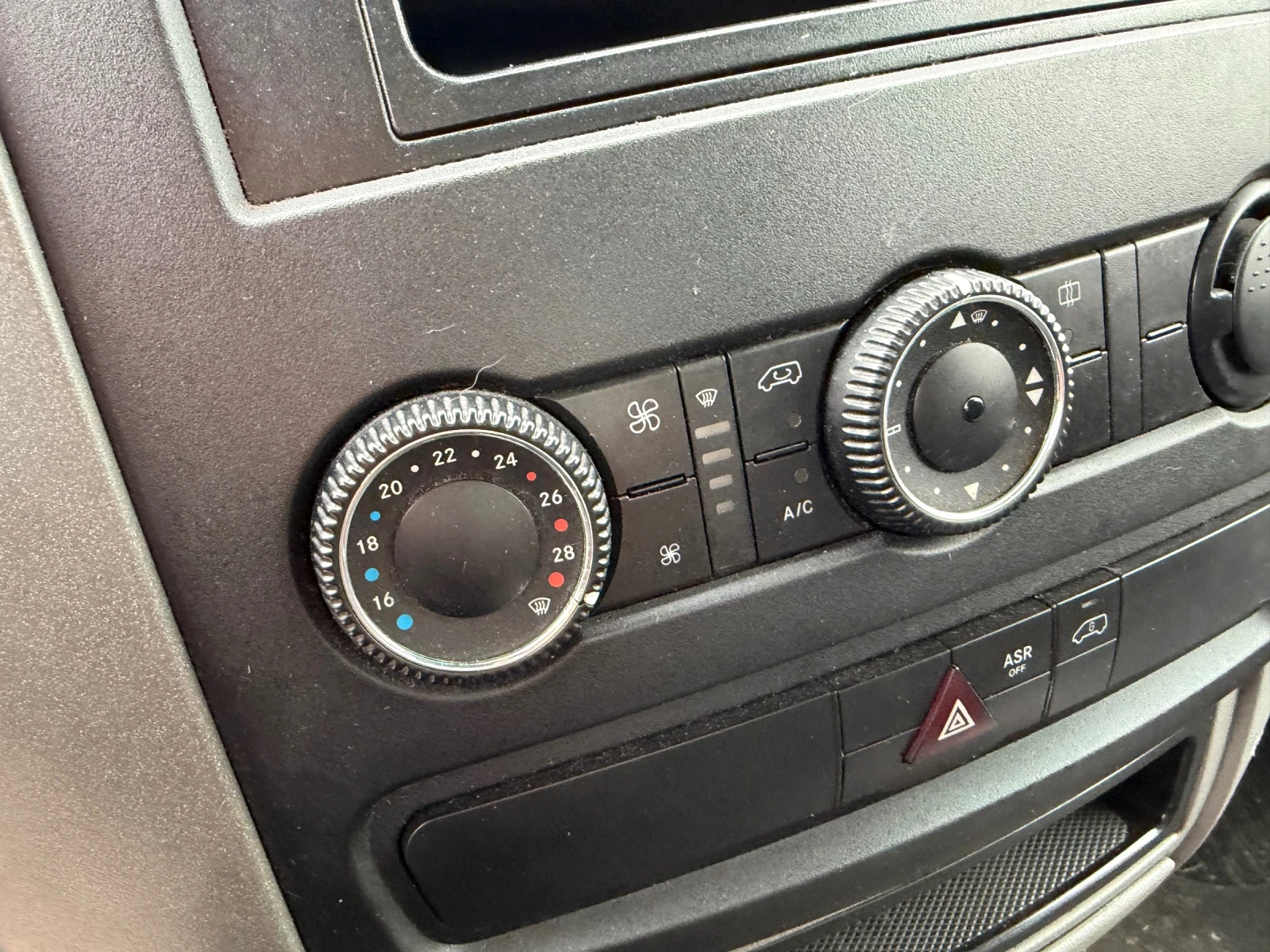 Mercedes-Benz Sprinter 519 3.0CDI* Климатик* 4.30 метра фургон - изображение 6