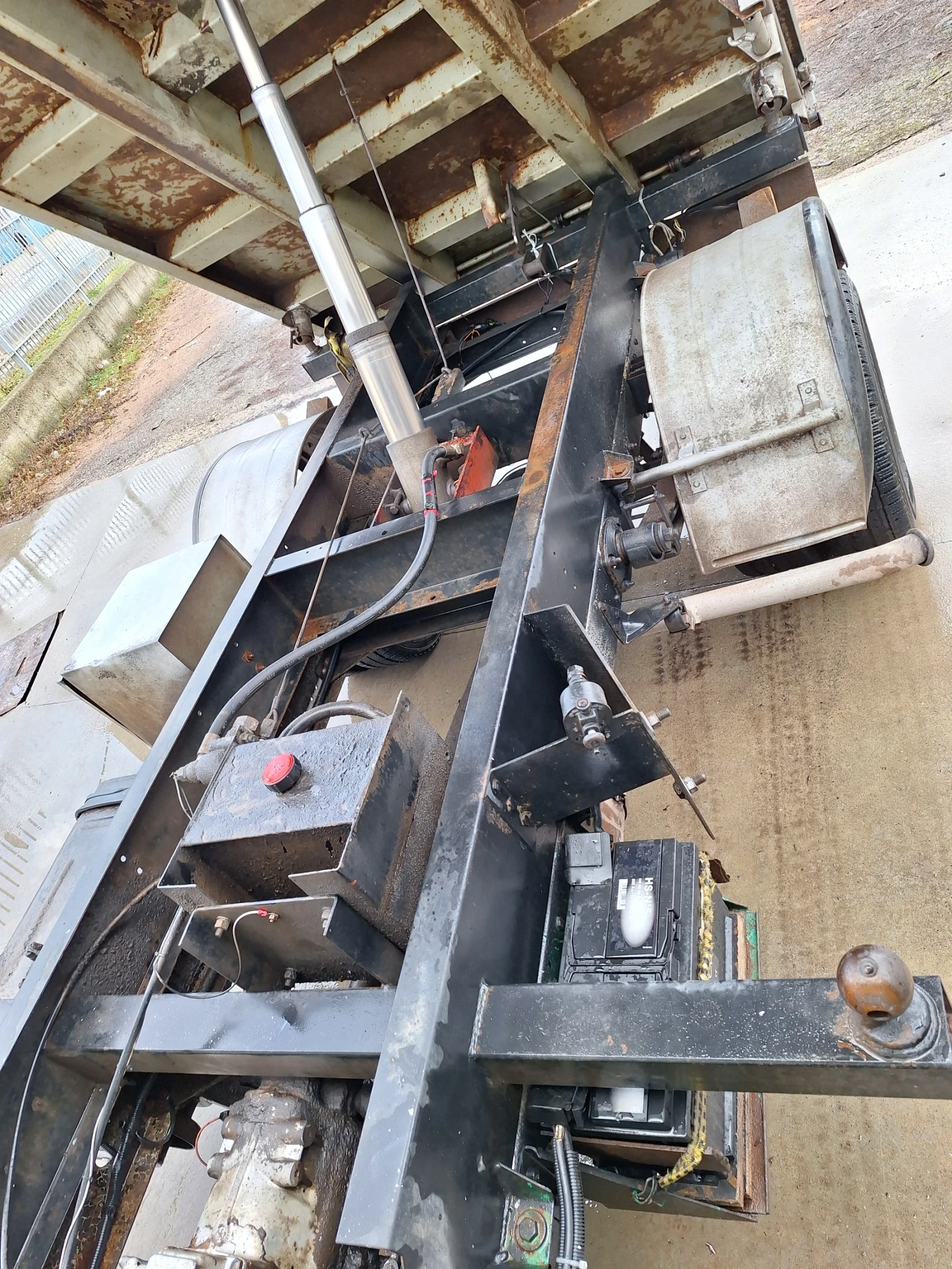 Nissan Trade Самосвал - изображение 5