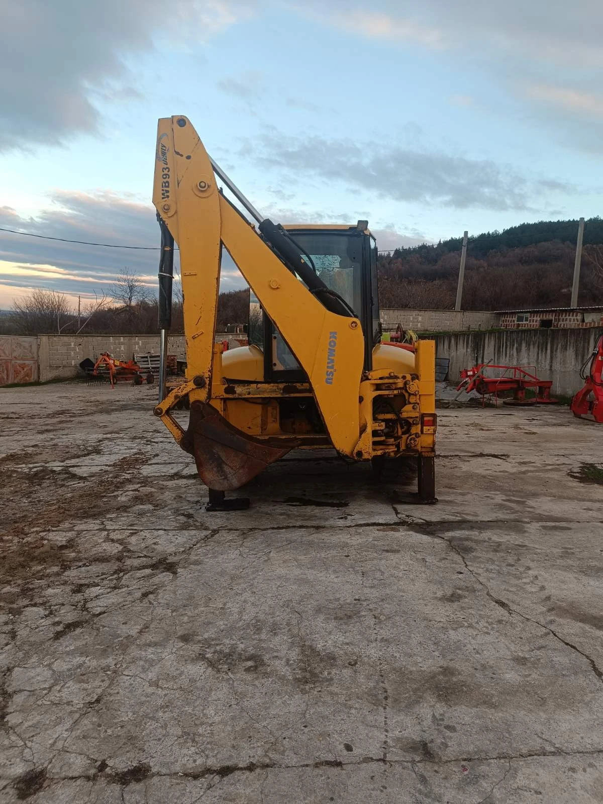 Багер Komatsu WB93 r2 - изображение 4