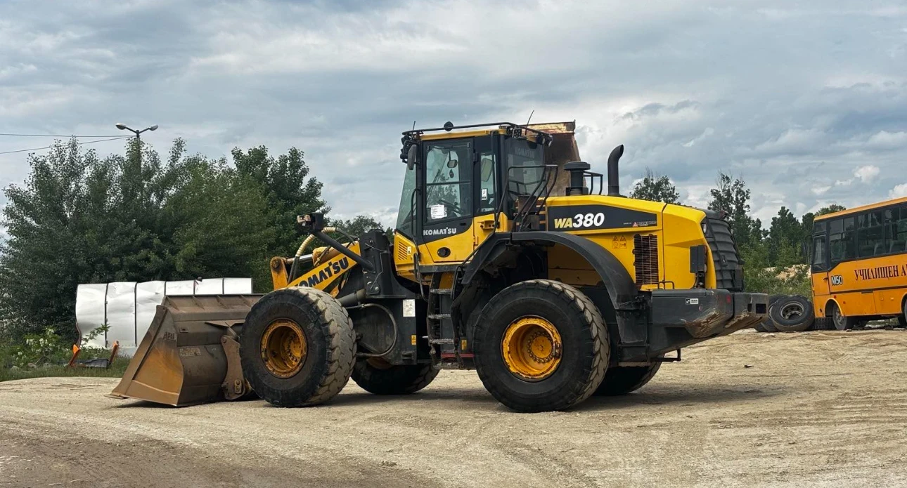 Челен товарач Komatsu WA380-7, снимка 11 - Индустриална техника - 54700252