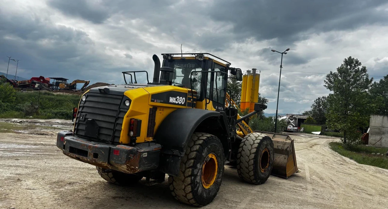 Челен товарач Komatsu WA380-7, снимка 5 - Индустриална техника - 54700252