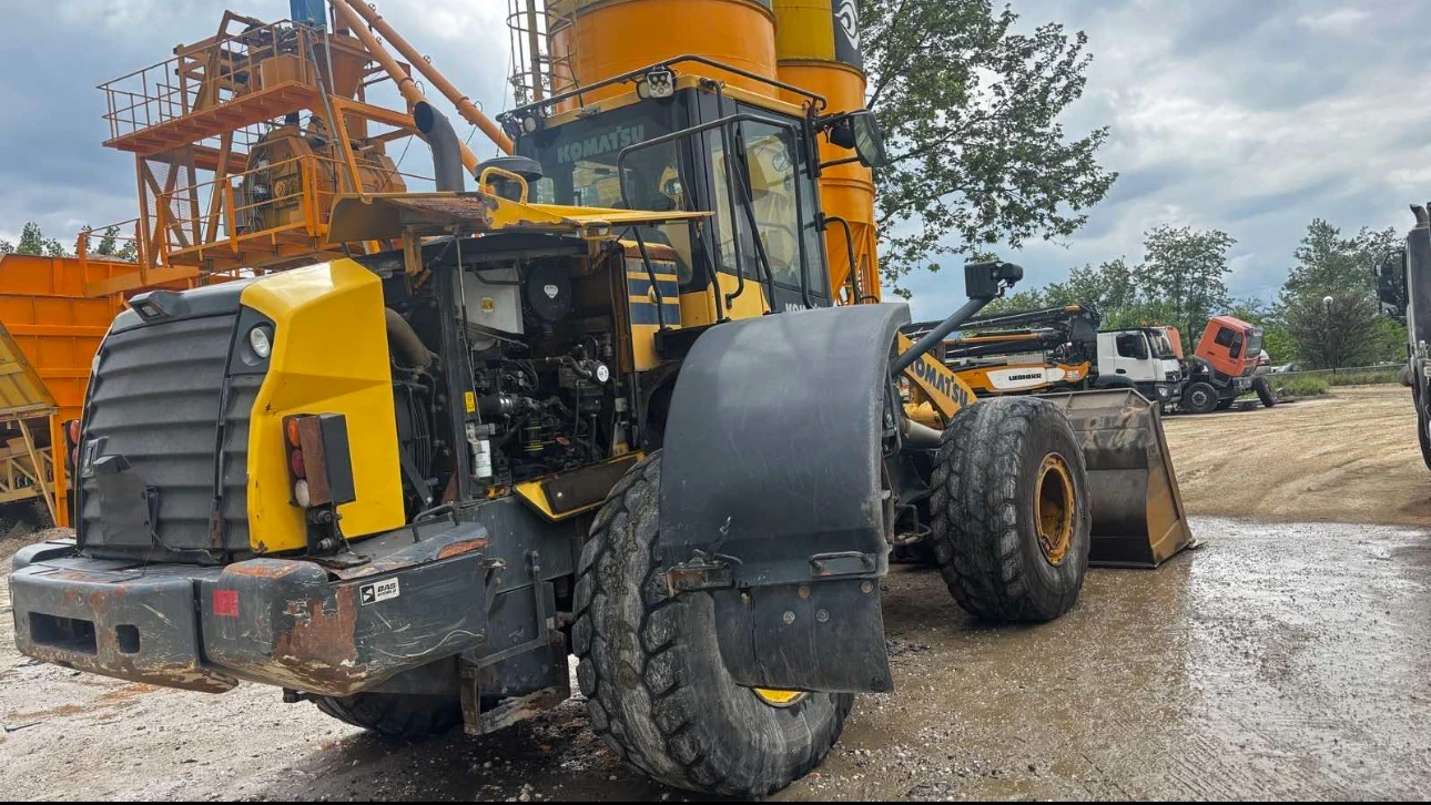 Челен товарач Komatsu WA380-7, снимка 10 - Индустриална техника - 54700252