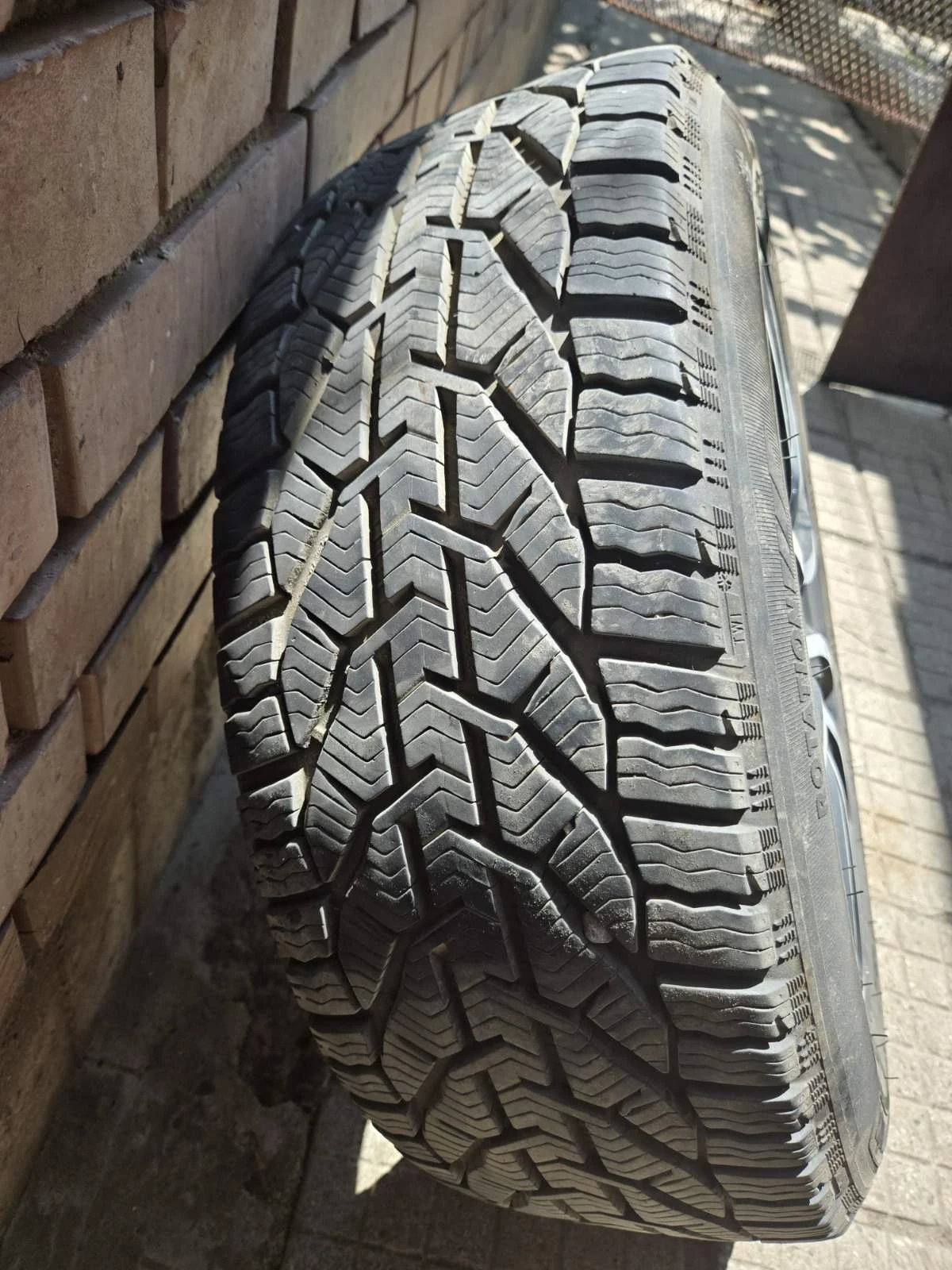 Гуми с джанти Riken 235/55R17, снимка 2 - Гуми и джанти - 55987492
