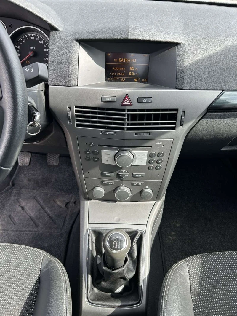 Opel Astra 1.7 CDTI, снимка 14 - Автомобили и джипове - 40491453