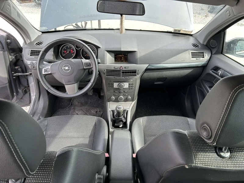 Opel Astra 1.7 CDTI, снимка 11 - Автомобили и джипове - 40491453