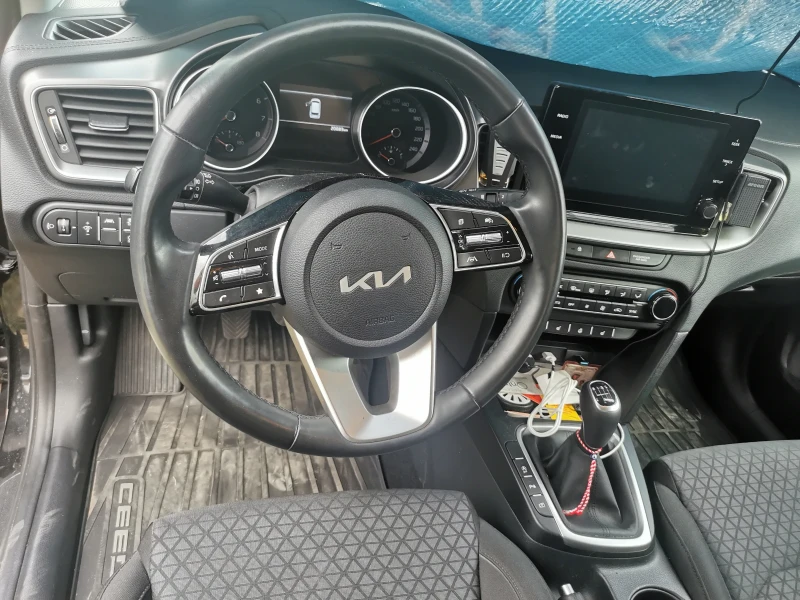 Kia Ceed 1.5 T, снимка 2 - Автомобили и джипове - 46740718