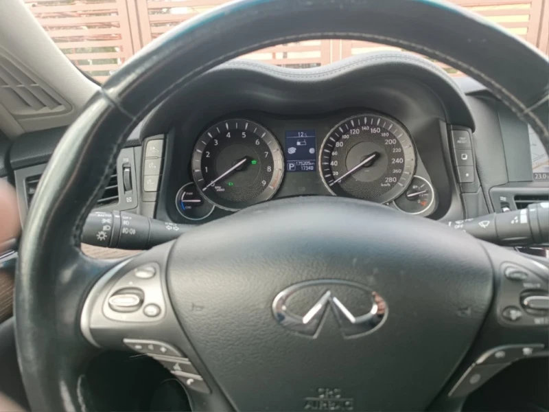 Infiniti Q70, снимка 9 - Автомобили и джипове - 47867612