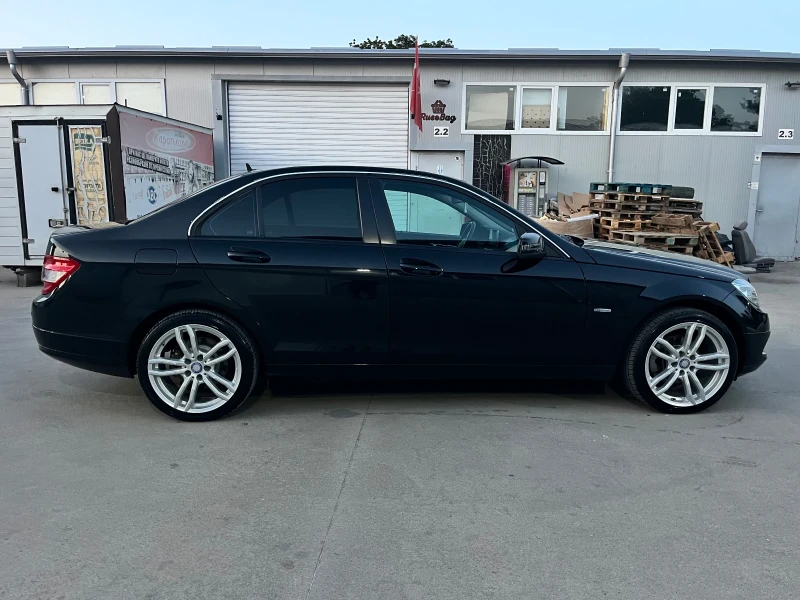 Mercedes-Benz C 220 2, 2CDI-АВТОМАТИК/КАМЕРА/НАВИГАЦИЯ/ПОДГРЕВ/ТОП!!!, снимка 8 - Автомобили и джипове - 51598559