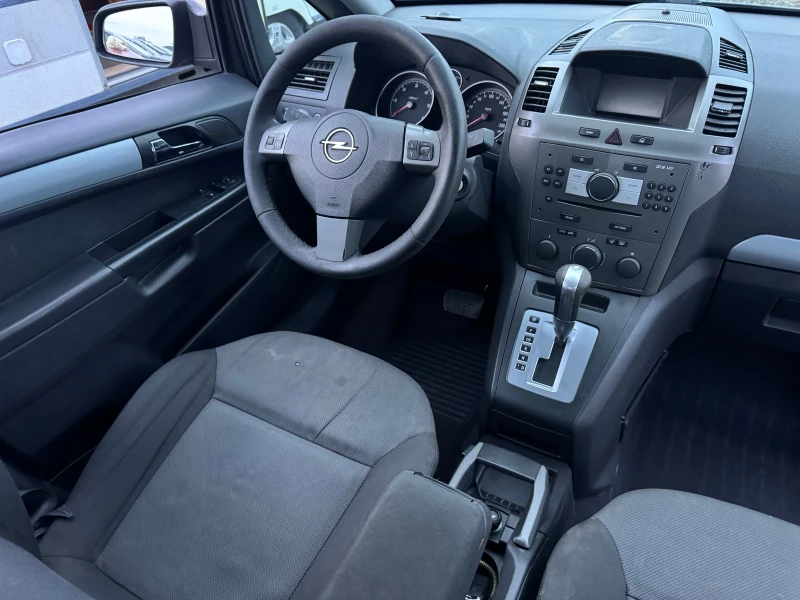 Opel Zafira 1.9CDTI, снимка 8 - Автомобили и джипове - 53562662