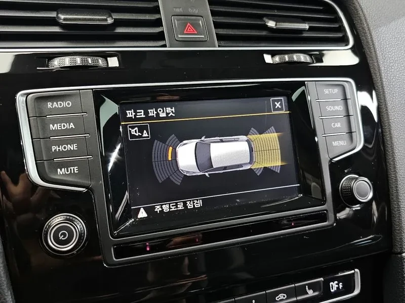 VW Golf 2.0 TDI, снимка 15 - Автомобили и джипове - 54300695
