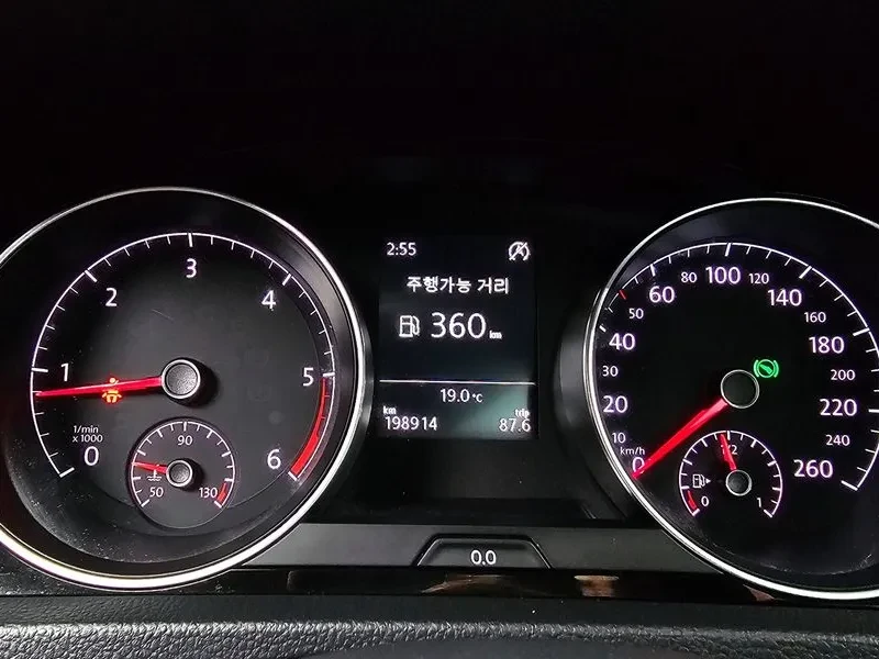 VW Golf 2.0 TDI, снимка 8 - Автомобили и джипове - 54300695