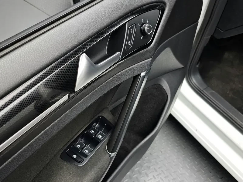 VW Golf 2.0 TDI, снимка 17 - Автомобили и джипове - 54300695