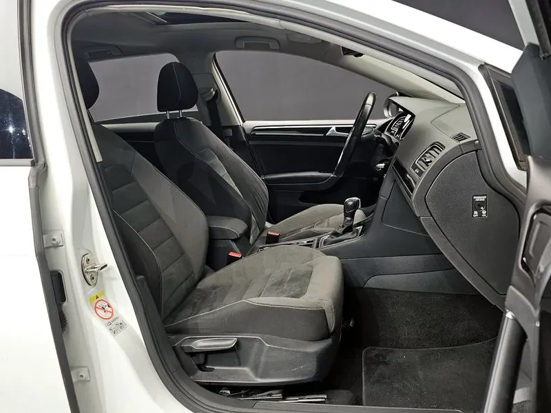 VW Golf 2.0 TDI, снимка 10 - Автомобили и джипове - 54300695