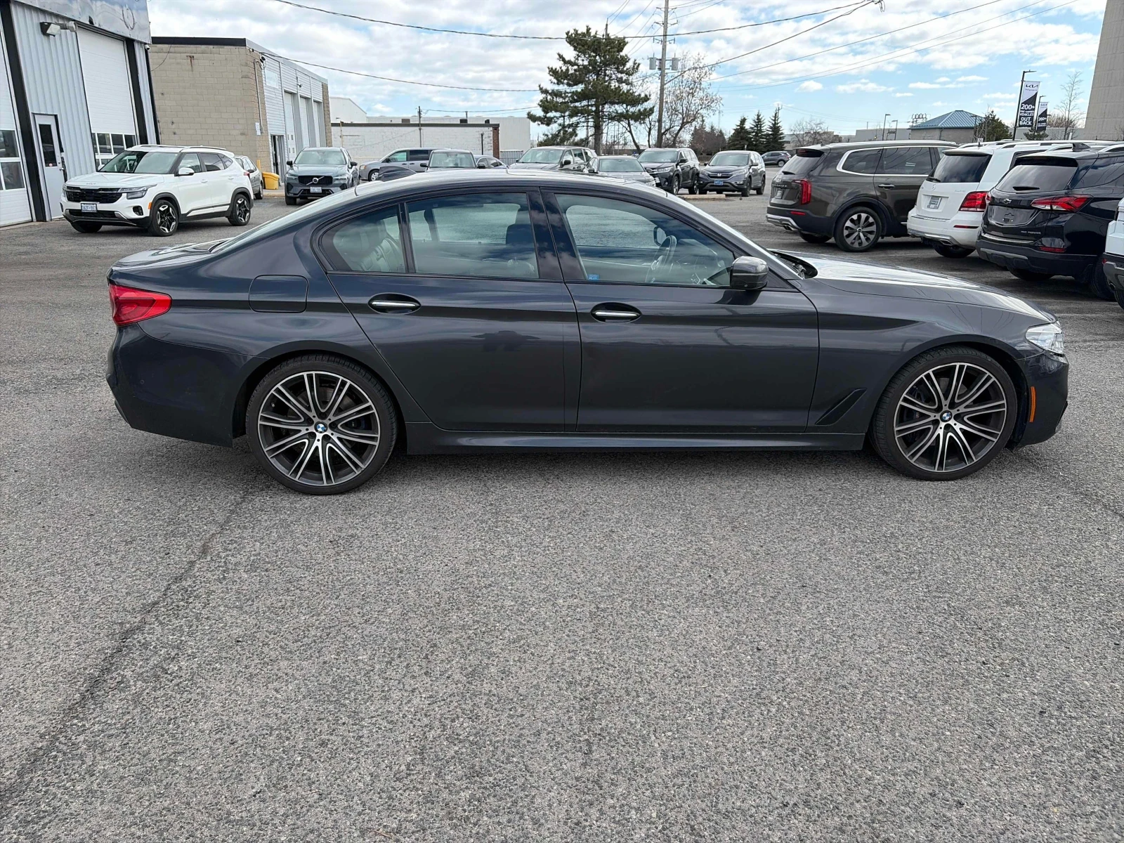 BMW 530 i xDrive/M-Pack/HUD/Digital/Obduhvane/H&K/360 | Mobile.bg � ����������� 2