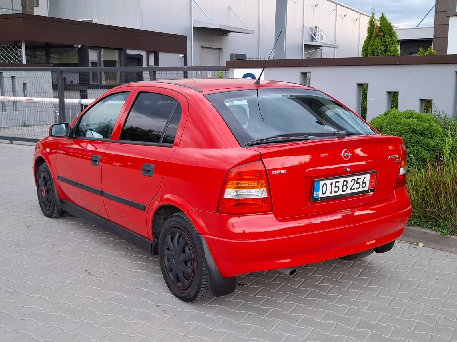 Opel Astra 1.6i* (84кс)* KLIMA* НОВ ВНОС* , снимка 8 - Автомобили и джипове - 54918842
