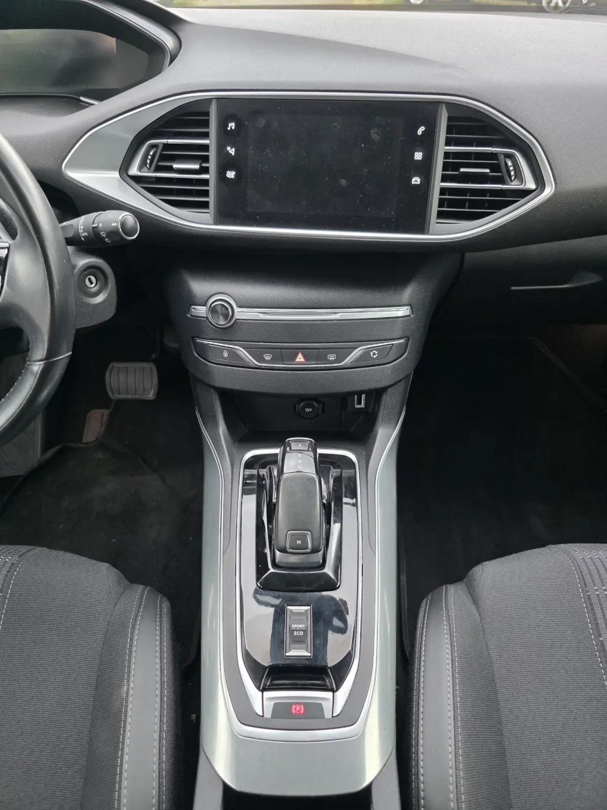 Peugeot 308 1.5 E-HDI 130  EAT8, снимка 13 - Автомобили и джипове - 55296798