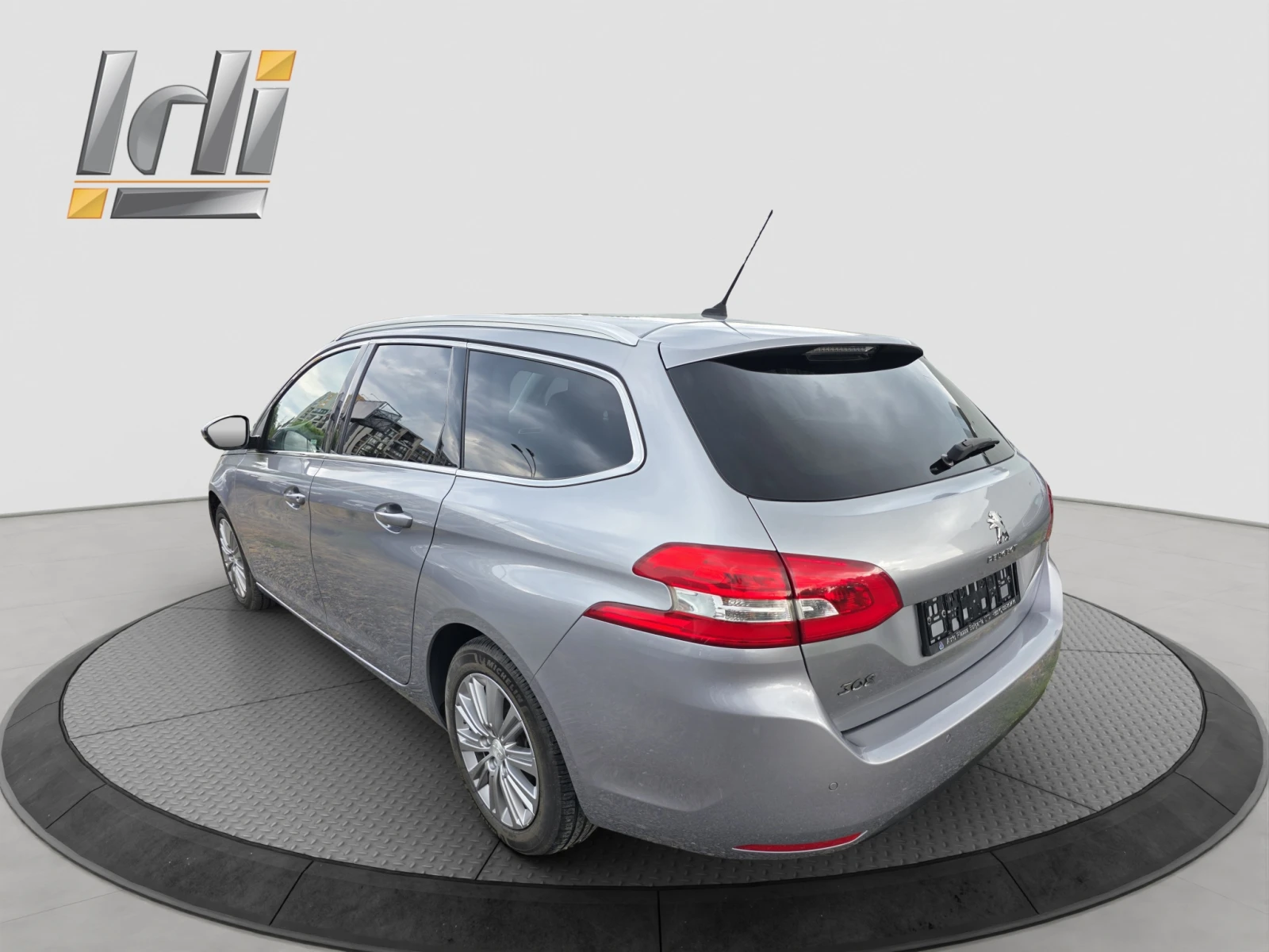 Peugeot 308 1.5 E-HDI 130  EAT8, снимка 4 - Автомобили и джипове - 55296798