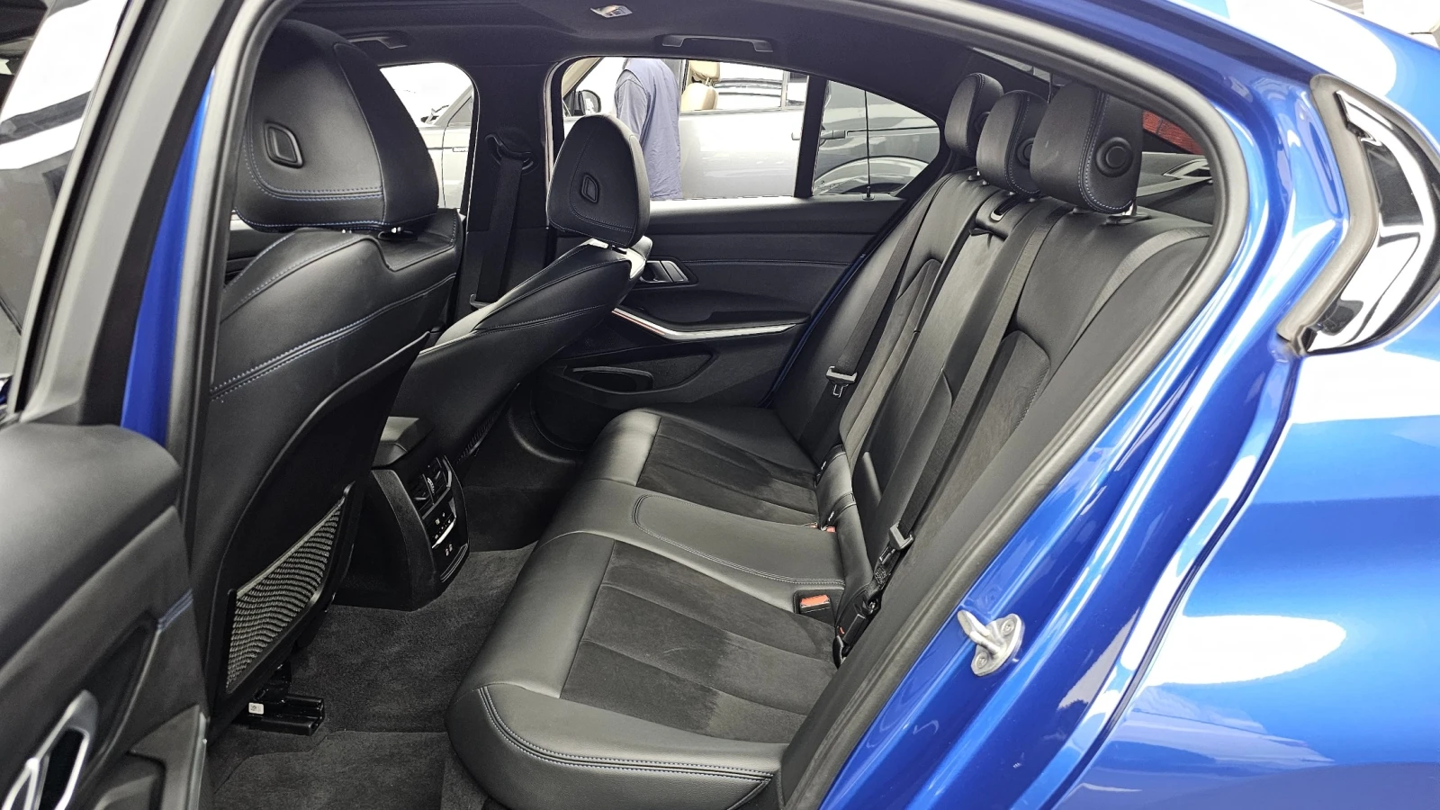 BMW 320 i M Sport, снимка 9 - Автомобили и джипове - 55597628