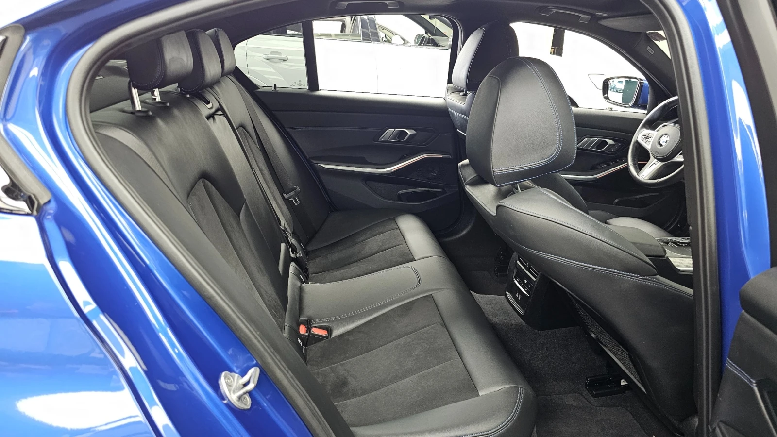 BMW 320 i M Sport, снимка 11 - Автомобили и джипове - 55597628