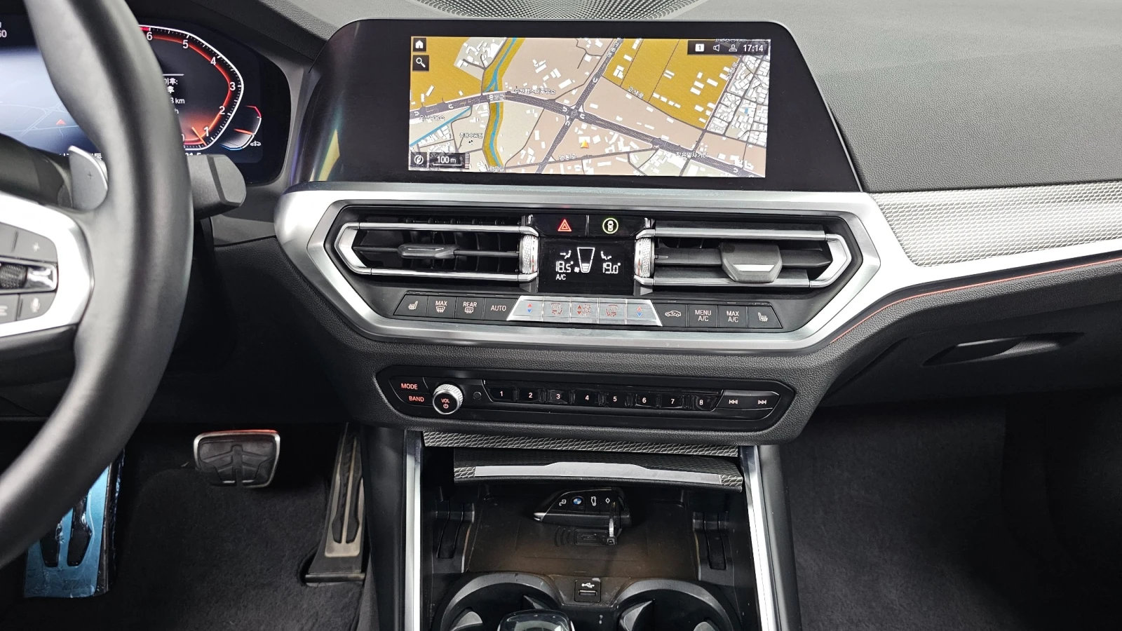 BMW 320 i M Sport, снимка 13 - Автомобили и джипове - 55597628