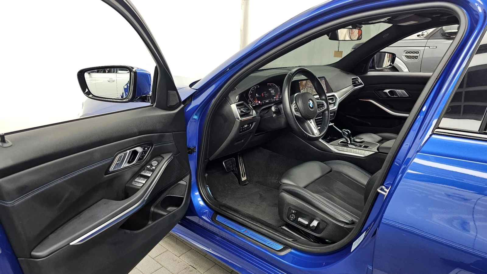 BMW 320 i M Sport, снимка 8 - Автомобили и джипове - 55597628