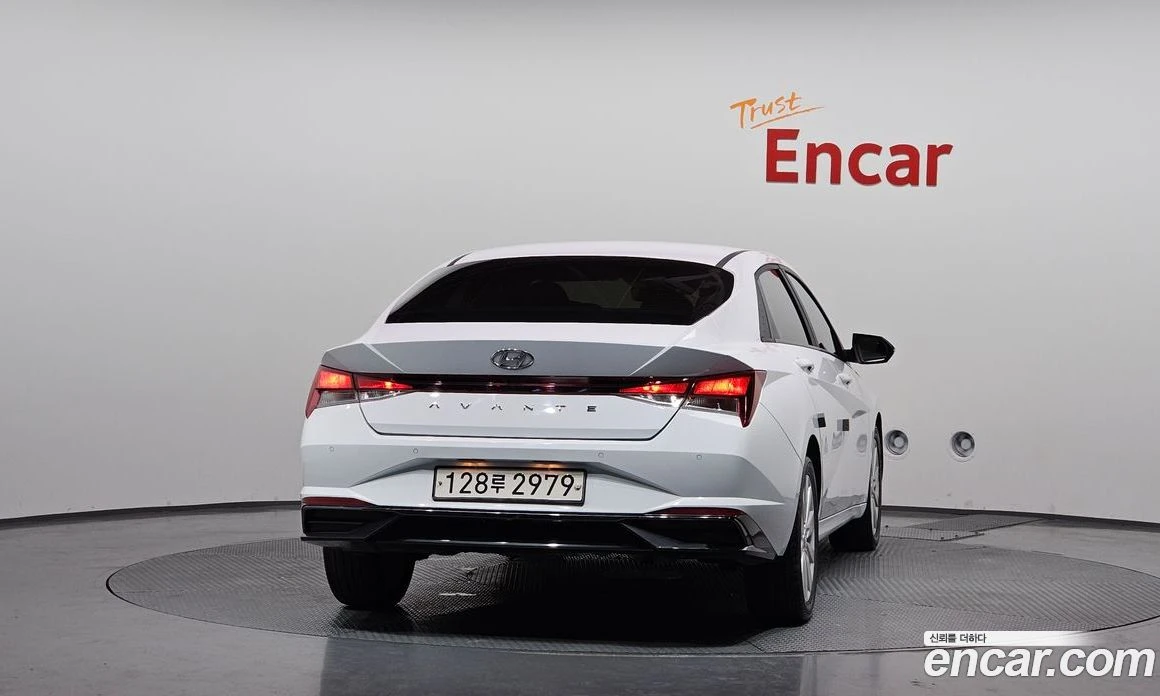 Hyundai Elantra 1.6 Smart, снимка 4 - Автомобили и джипове - 55890568