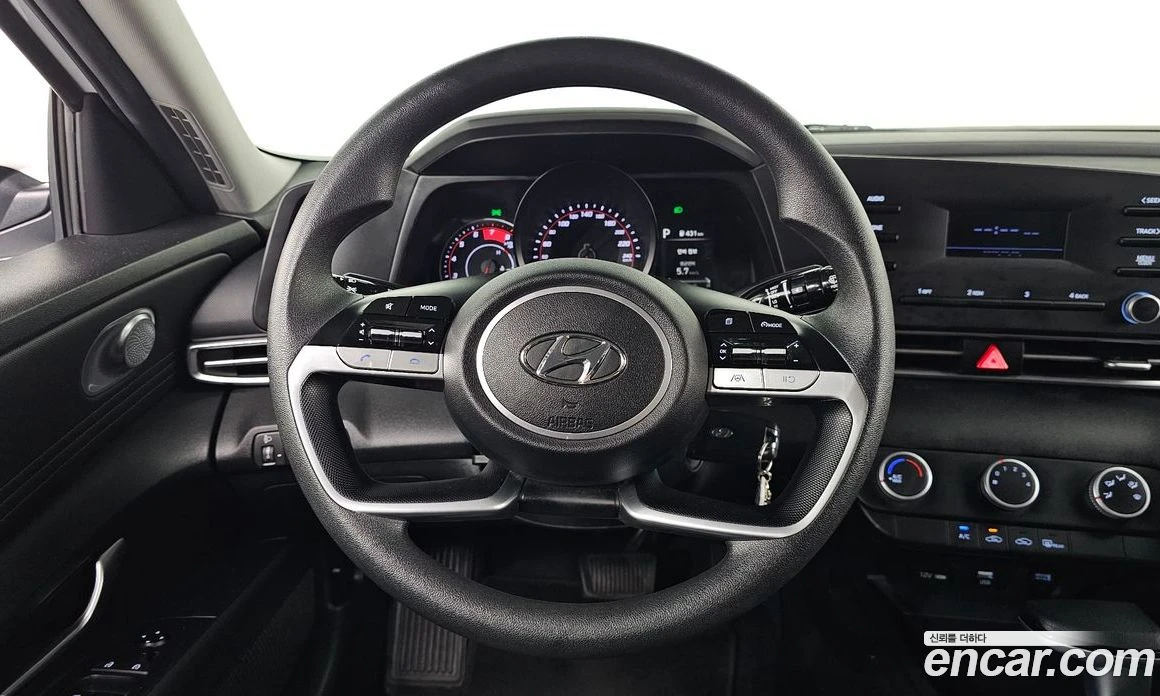 Hyundai Elantra 1.6 Smart, снимка 12 - Автомобили и джипове - 55890568