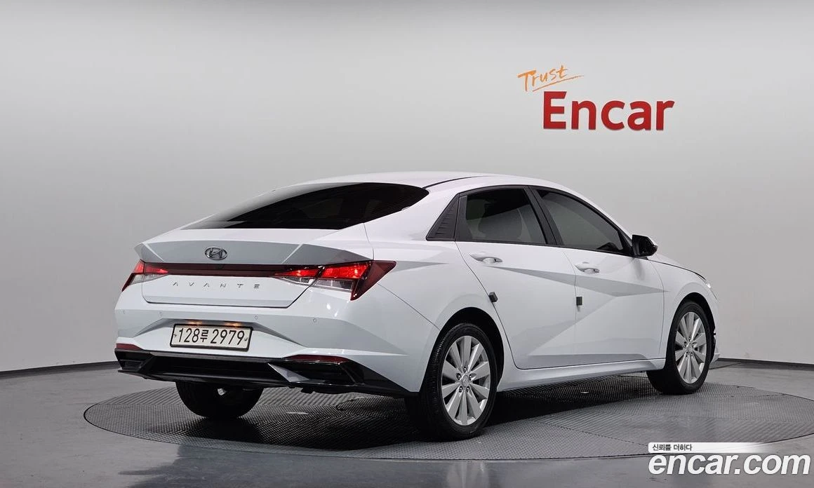 Hyundai Elantra 1.6 Smart, снимка 2 - Автомобили и джипове - 55890568