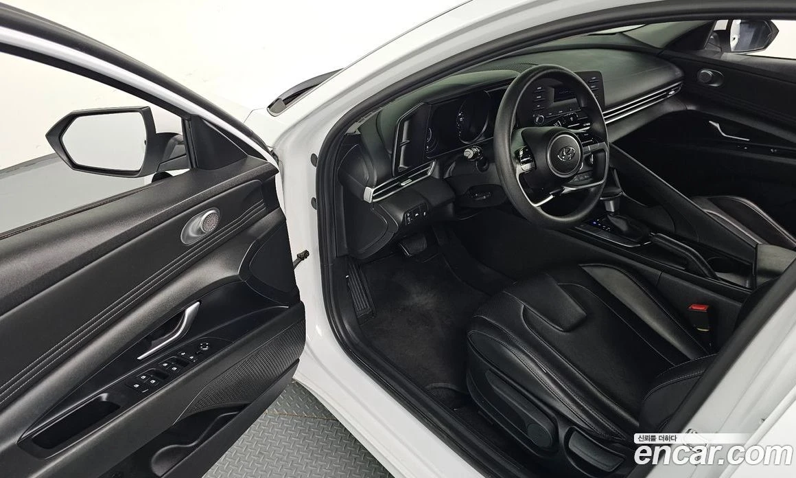 Hyundai Elantra 1.6 Smart, снимка 10 - Автомобили и джипове - 55890568
