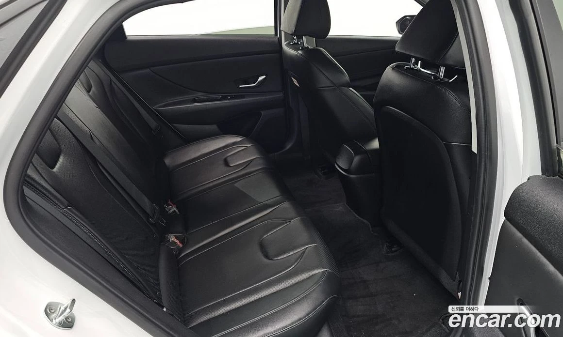 Hyundai Elantra 1.6 Smart, снимка 15 - Автомобили и джипове - 55890568