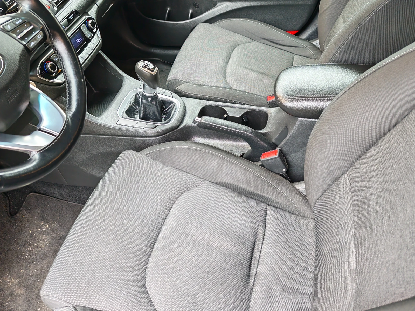 Hyundai I30 1.6 CRDI, снимка 17 - Автомобили и джипове - 55896533