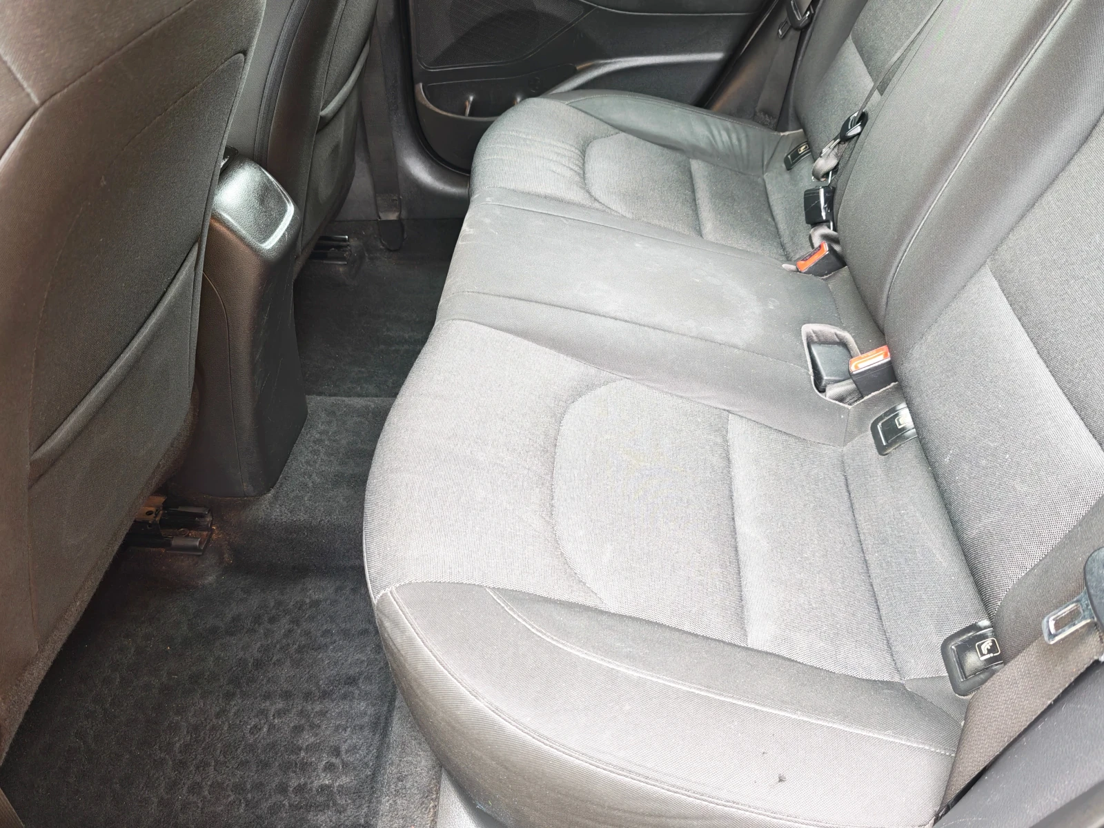 Hyundai I30 1.6 CRDI, снимка 15 - Автомобили и джипове - 55896533