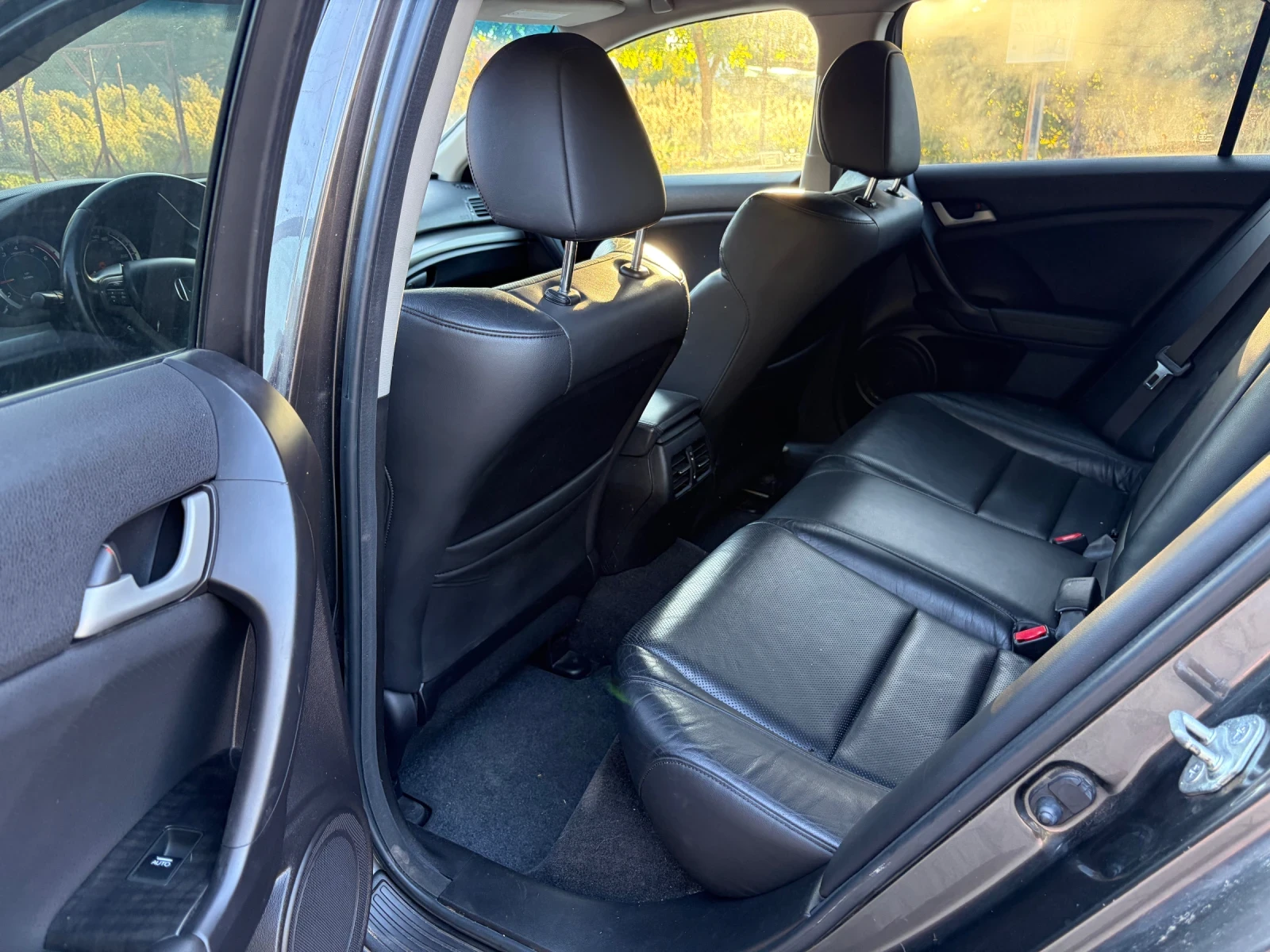 Honda Accord 2.2 i-DTEC, снимка 12 - Автомобили и джипове - 56403225
