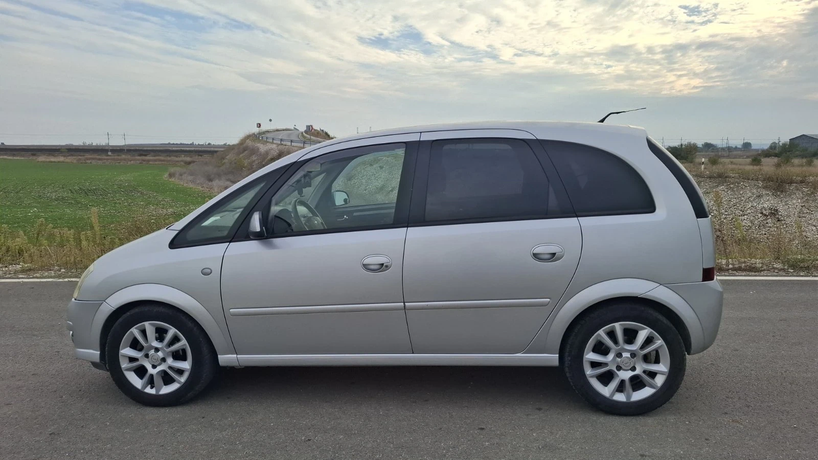 Opel Meriva, снимка 2 - Автомобили и джипове - 56715109