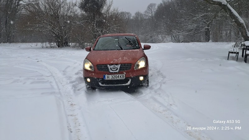 Nissan Qashqai 2.0i, снимка 1 - Автомобили и джипове - 47294404